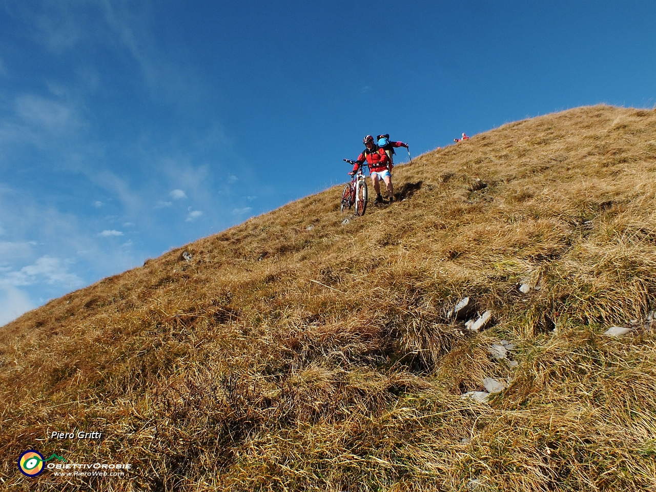 35 c'è chi scende in MTB....JPG